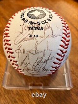 1986 Atlanta Braves Team Signed Autographed Official League Spalding Baseball