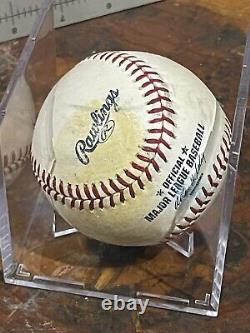 Fernando Valenzuela Signed Official Major League Baseball + Display Case/plaque