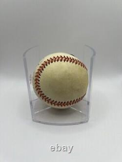 Pee Wee Reese Signed Official National League Rawlings Baseball With Cube Beckett